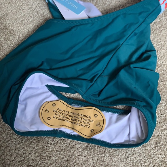 Cupshe one piece bathing suit - Picture 7 of 8